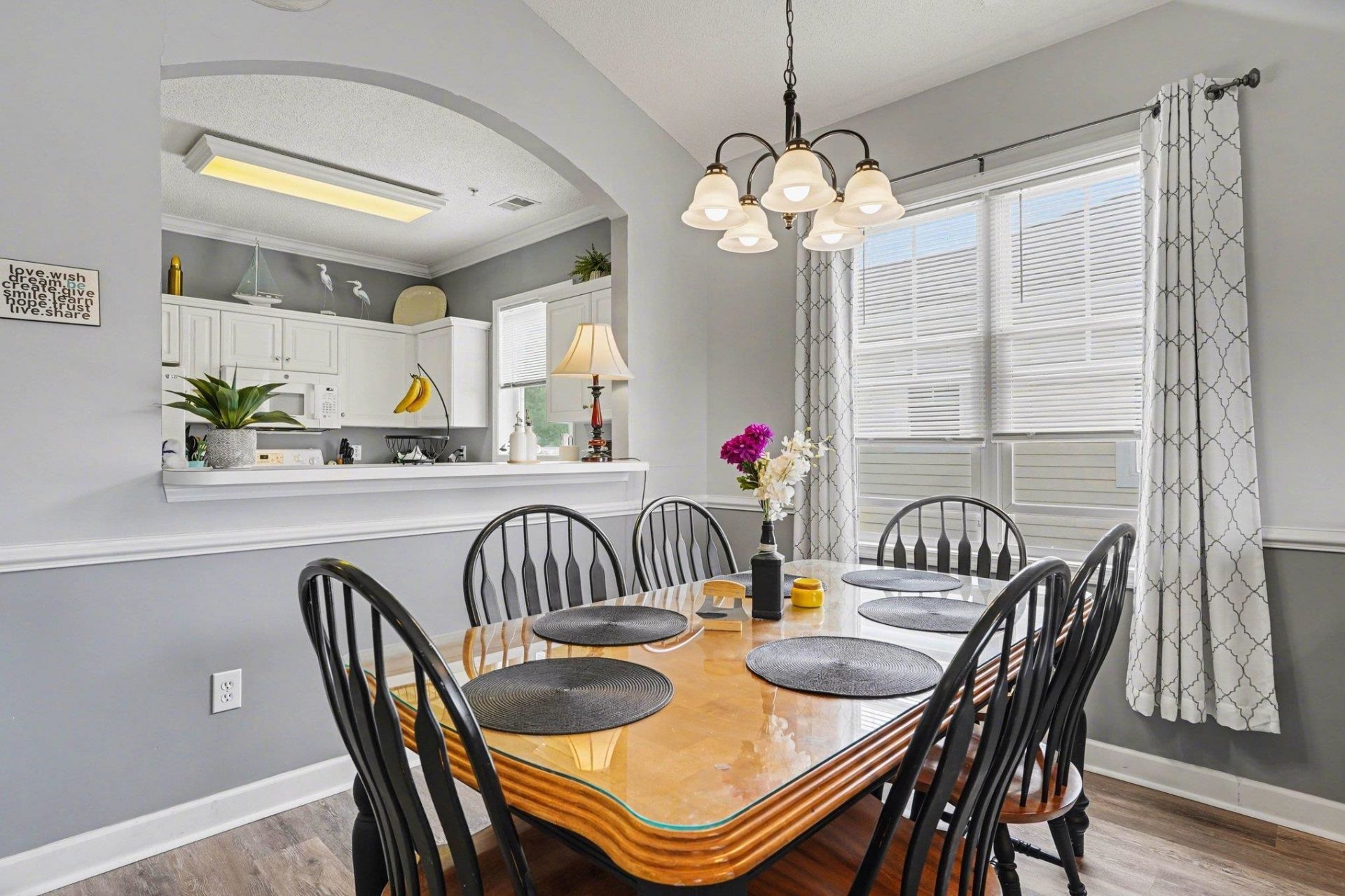 600 Heathrow Dr. Photo 11