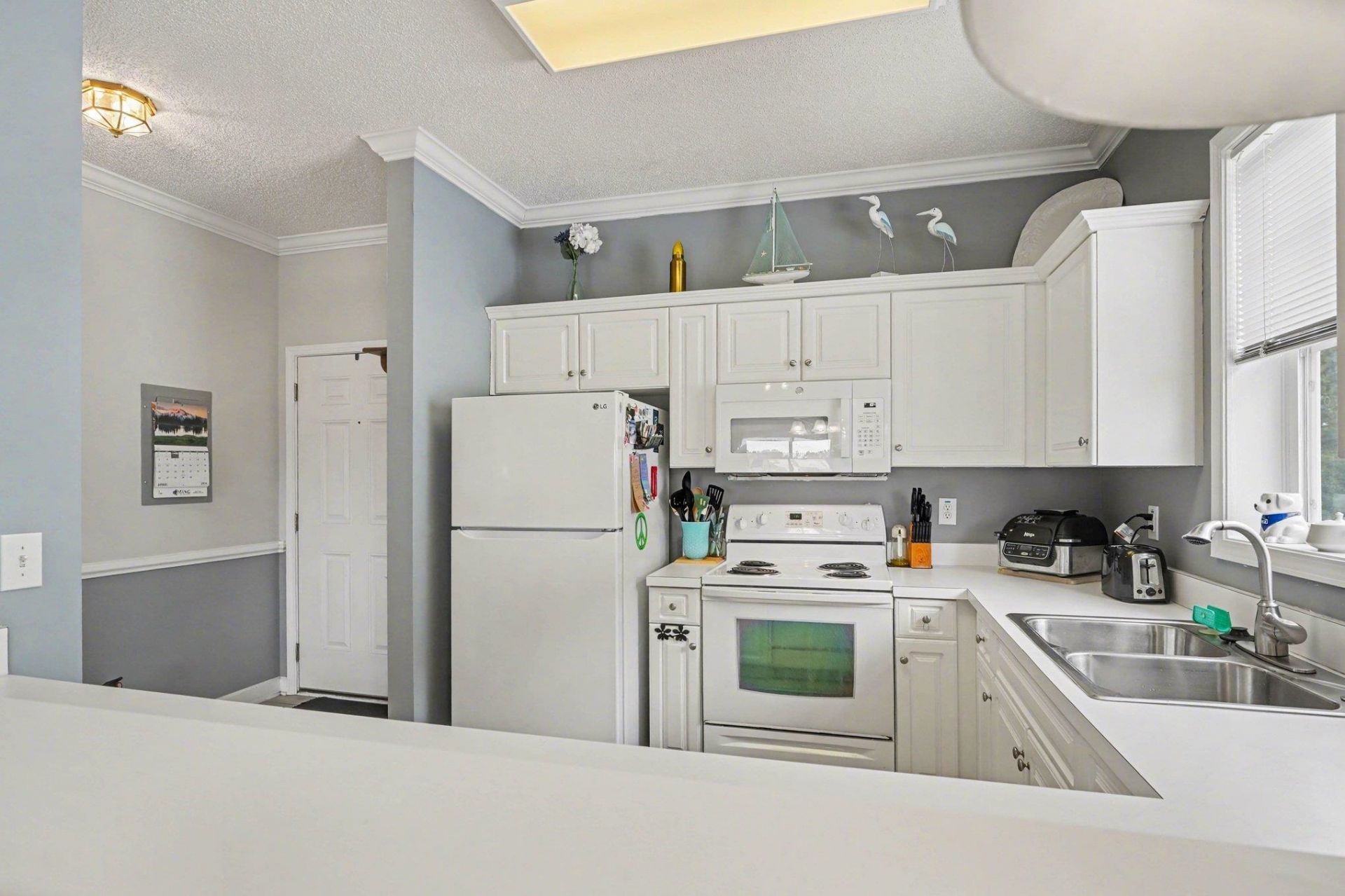 600 Heathrow Dr. Photo 15