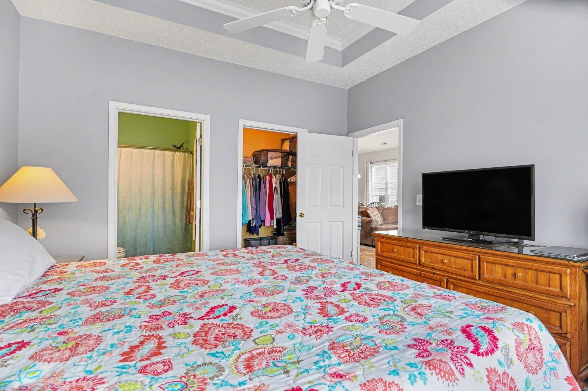 600 Heathrow Dr. Photo 19