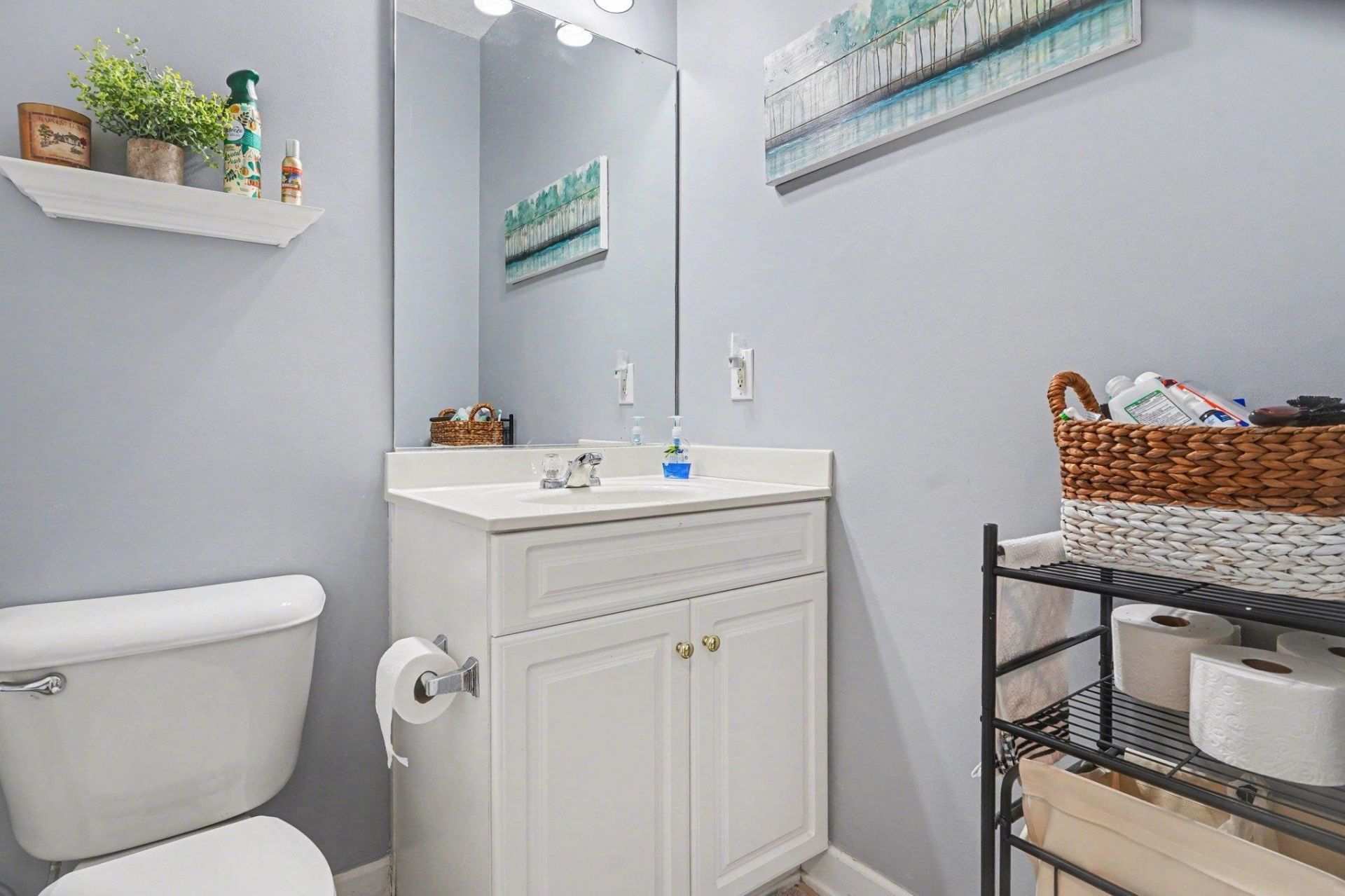 600 Heathrow Dr. Photo 20