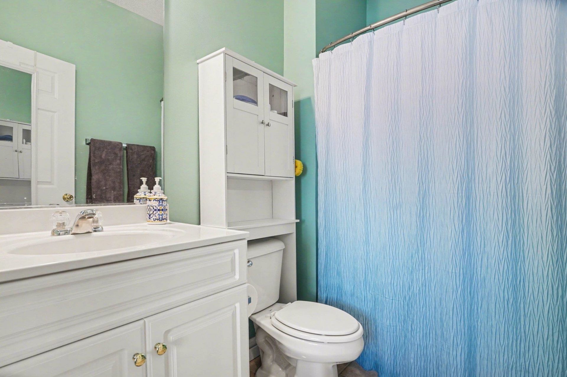 600 Heathrow Dr. Photo 21
