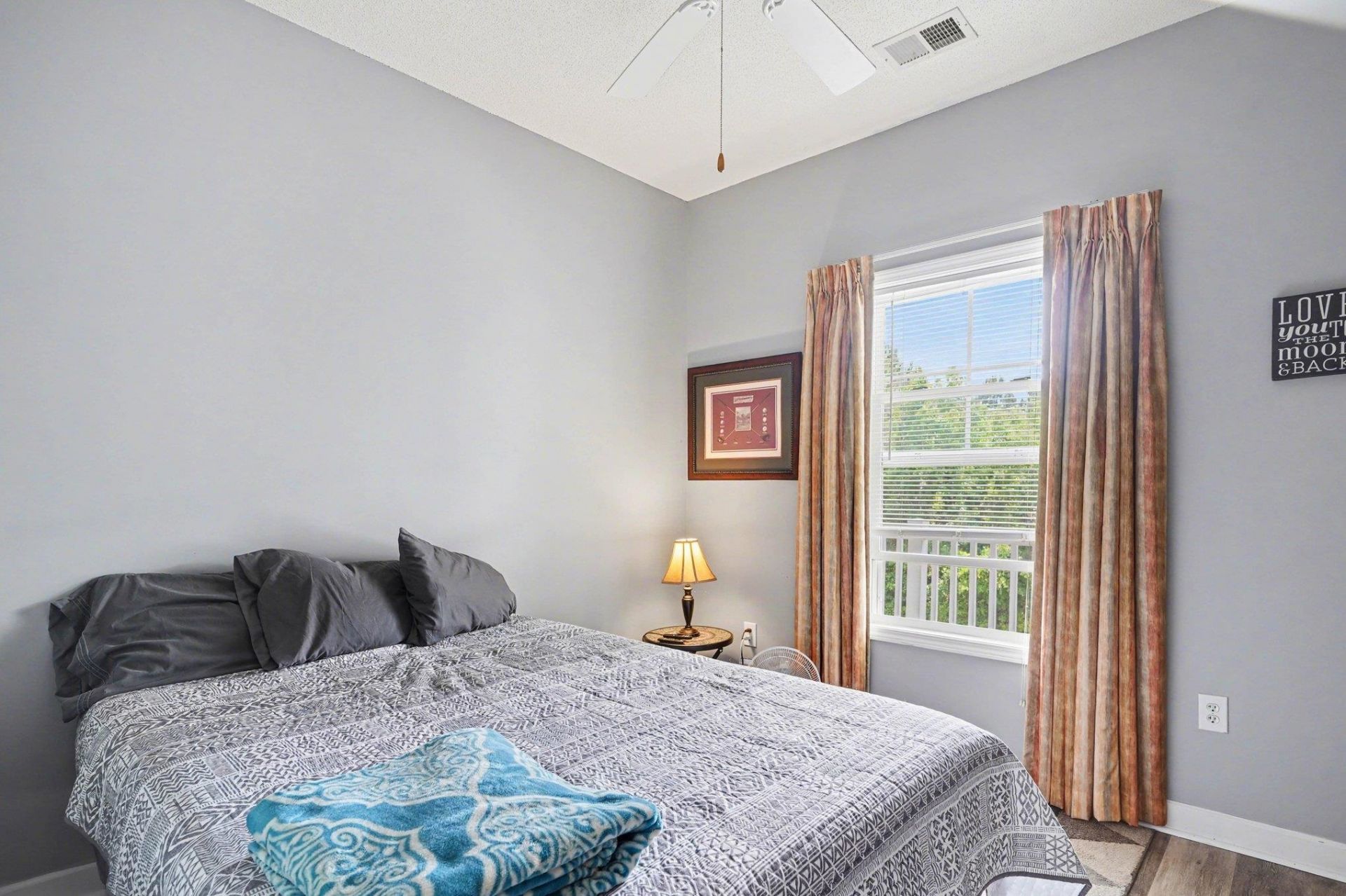 600 Heathrow Dr. Photo 22