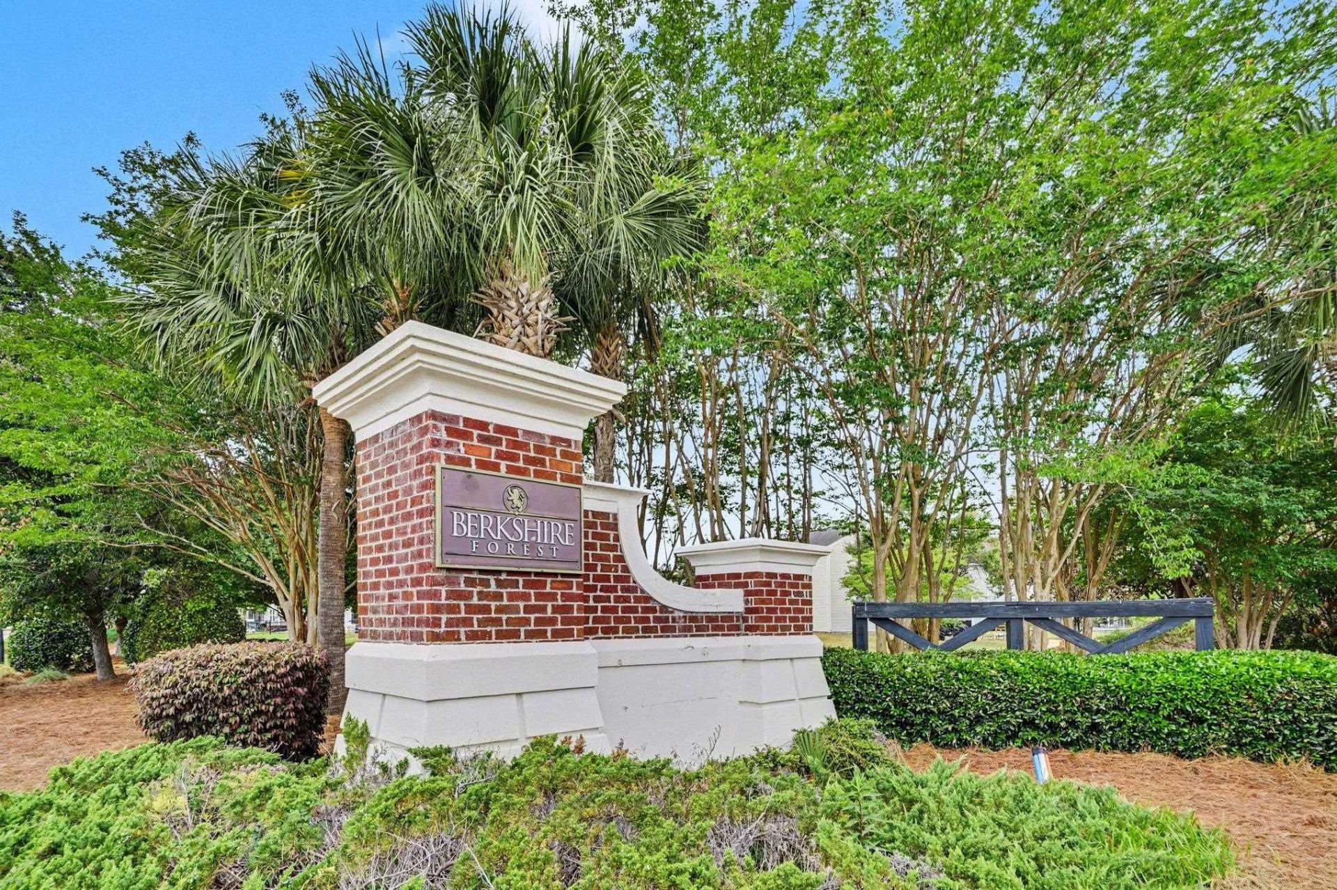 600 Heathrow Dr. Photo 26
