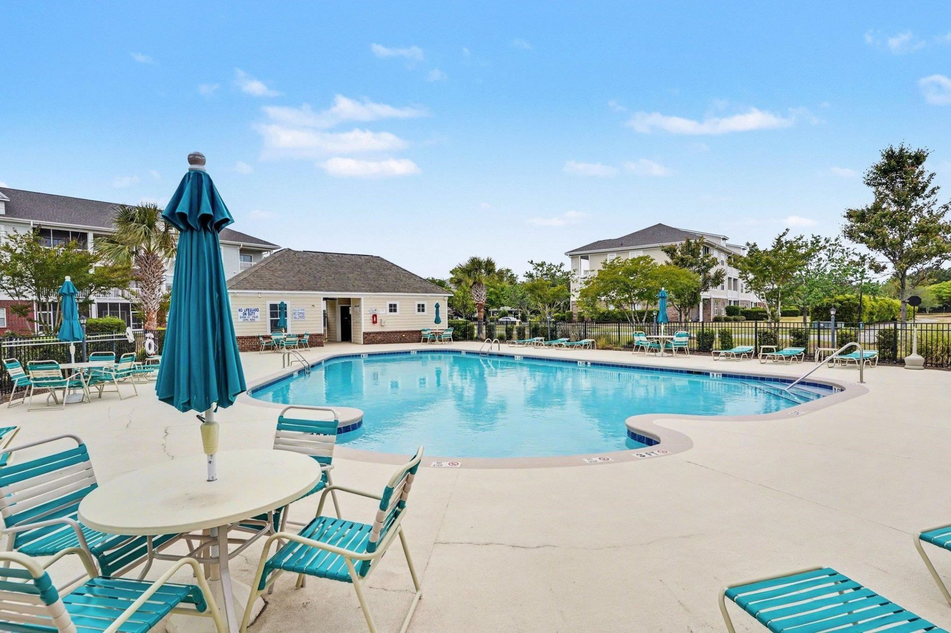 600 Heathrow Dr. Photo 27