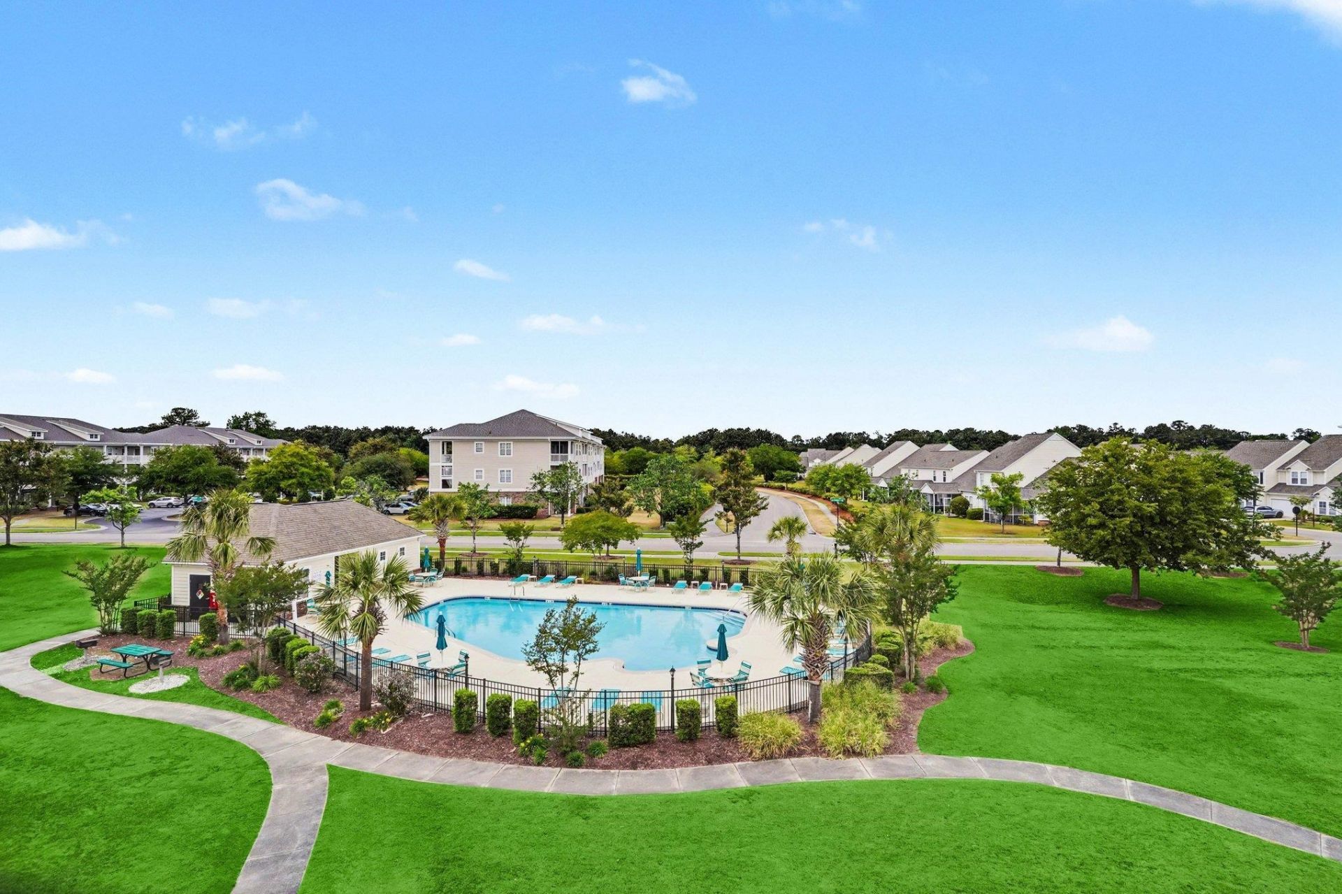 600 Heathrow Dr. Photo 29