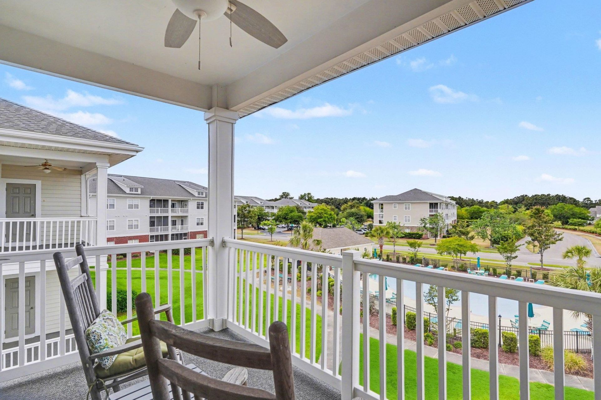 600 Heathrow Dr. Photo 4