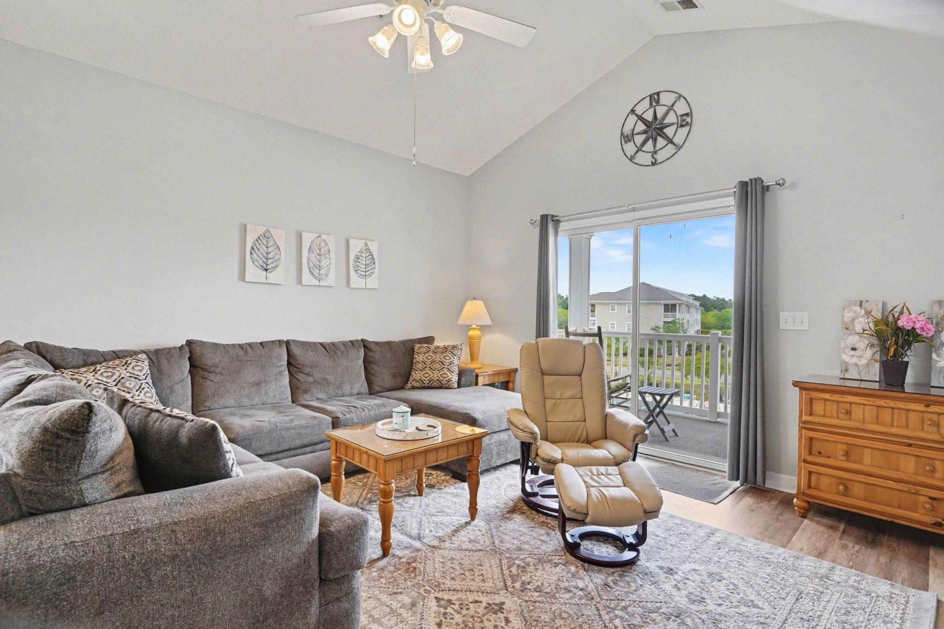 600 Heathrow Dr. Photo 8