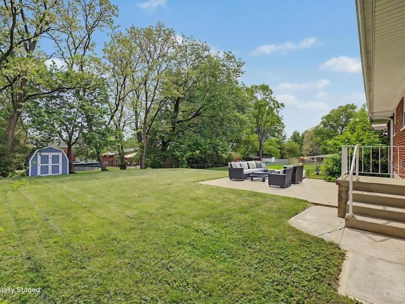 3368 Glenmont Lane, Green Township, OH 45248 Photo 5