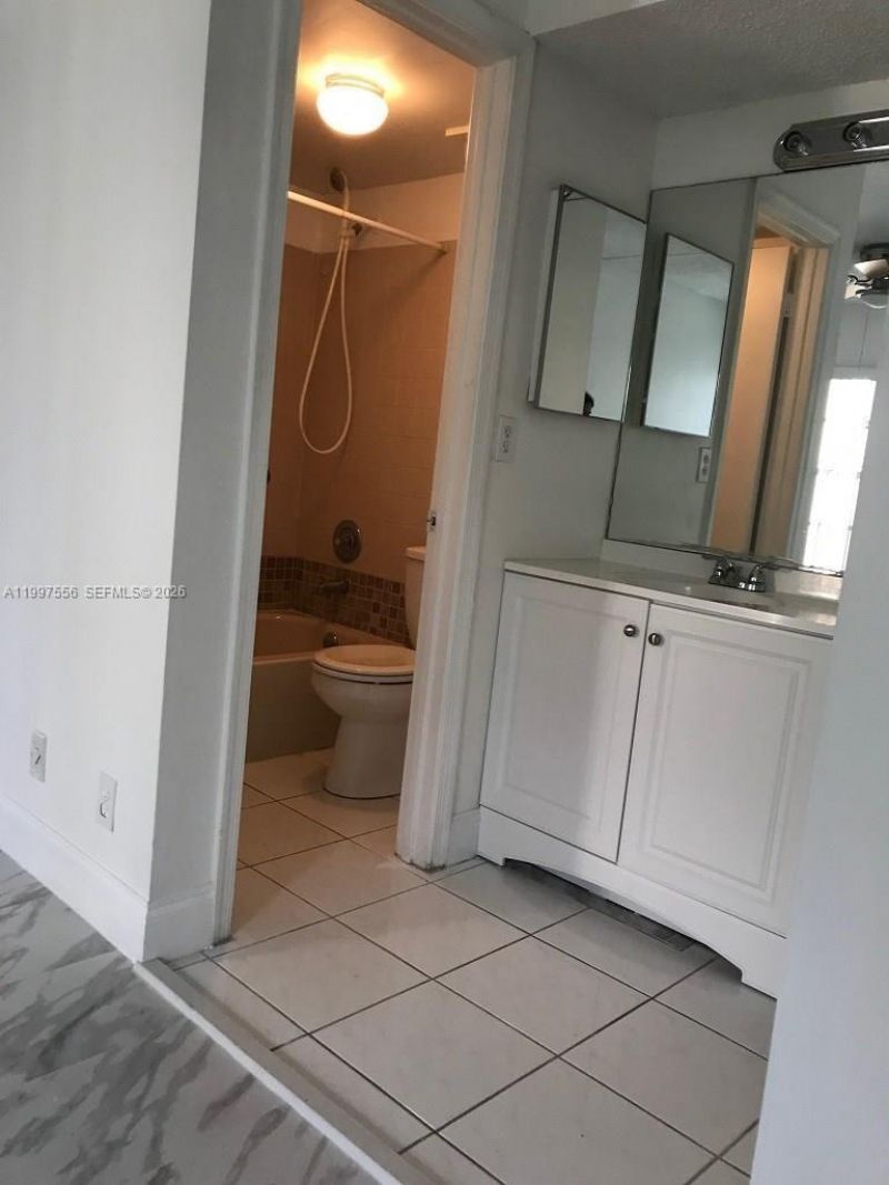 10165 Twin Lakes Dr, Unit 23-F, Coral Springs, FL 33071 Photo