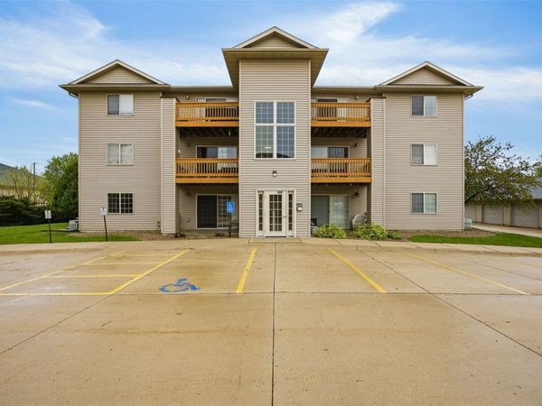 600 Colton Circle NE, Unit 4, Cedar Rapids, IA 52402