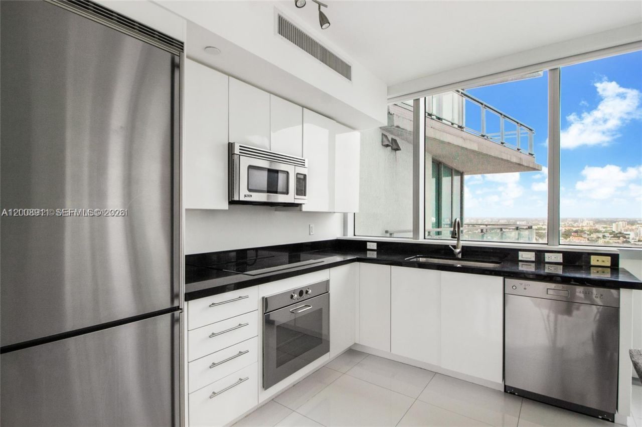 92 SW 3rd St , Unit 2510, Miami, FL 33130 Photo