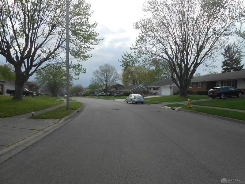 327 Reichard Drive, Vandalia, OH 45377 Photo 3