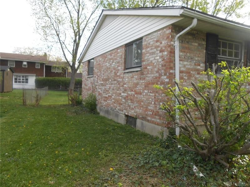 327 Reichard Drive, Vandalia, OH 45377 Photo 5