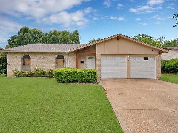 521 Ann Lois Lane , Burleson, TX 76028