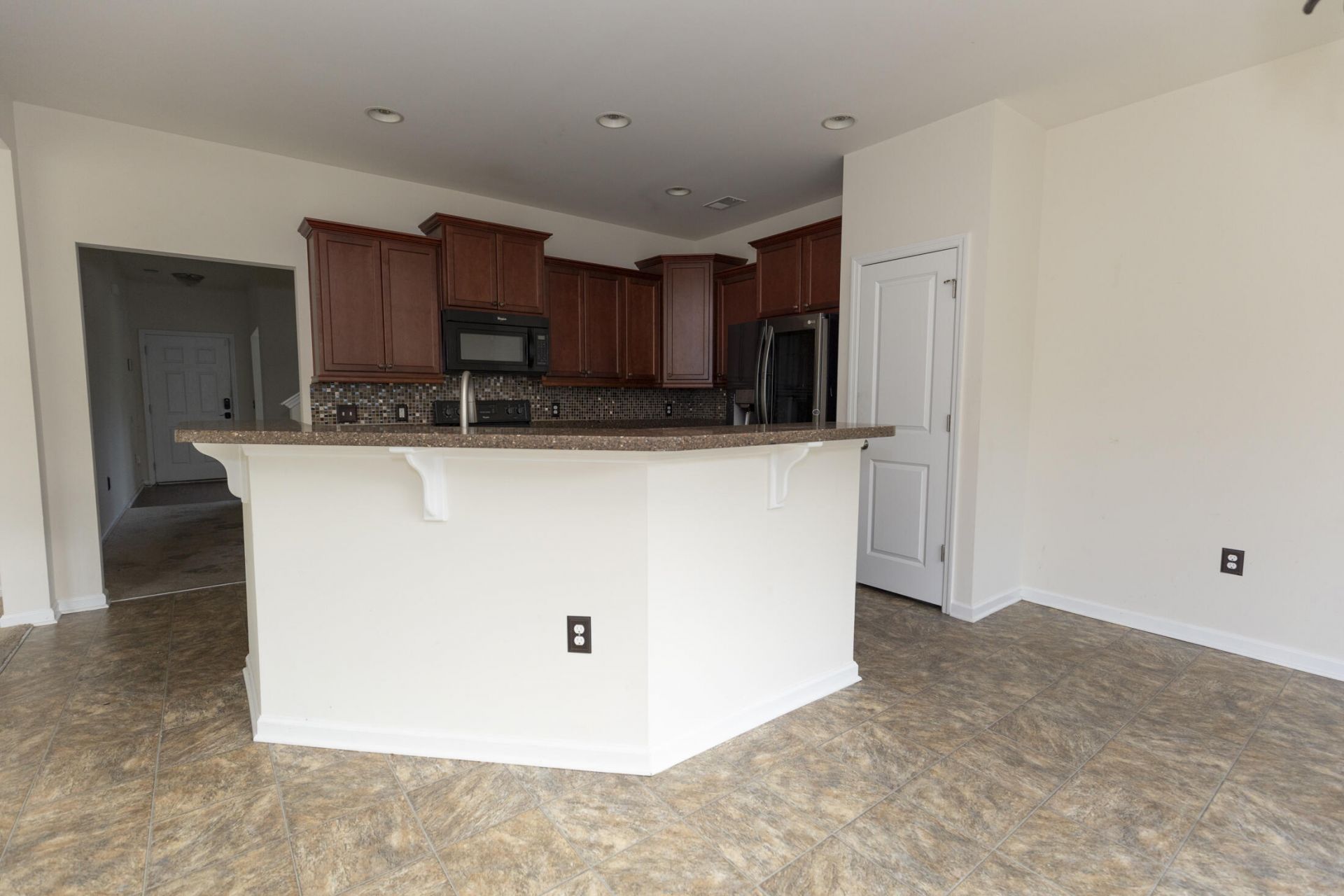 984 Augustine Court Photo 17