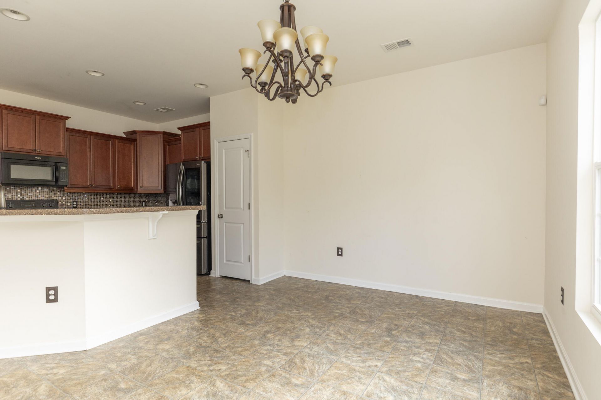 984 Augustine Court Photo 25