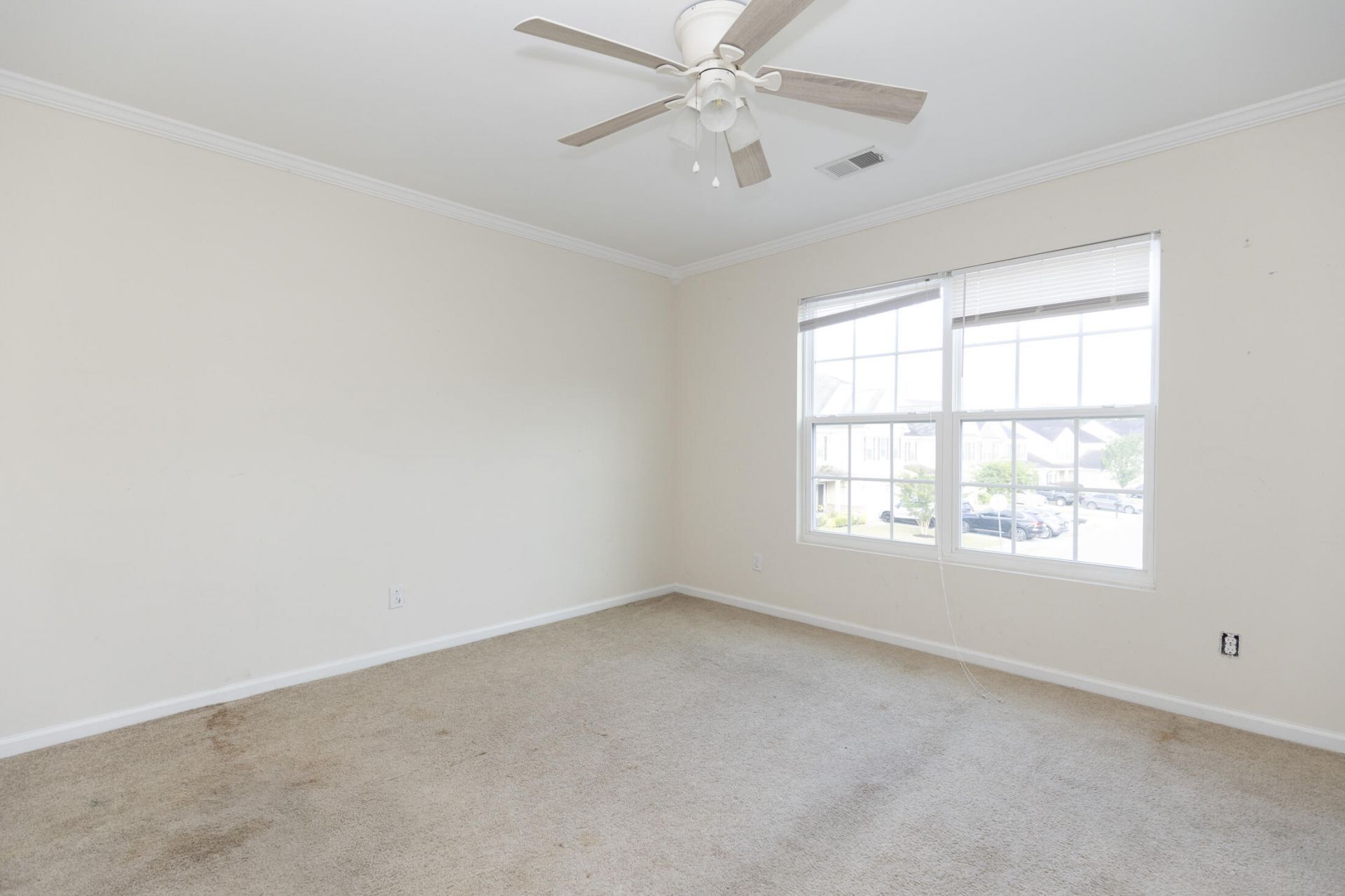 984 Augustine Court Photo 31