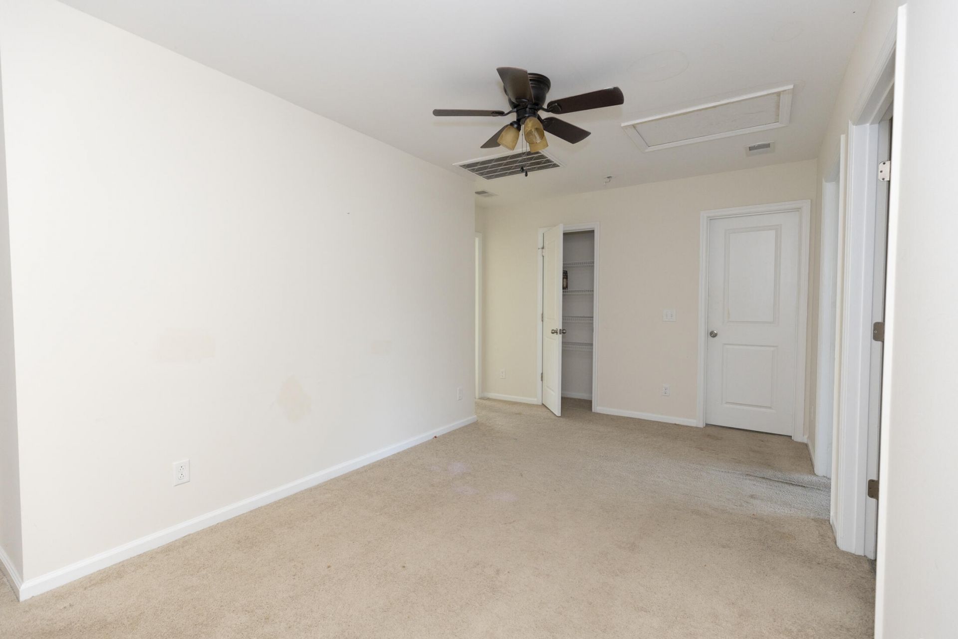 984 Augustine Court Photo 33