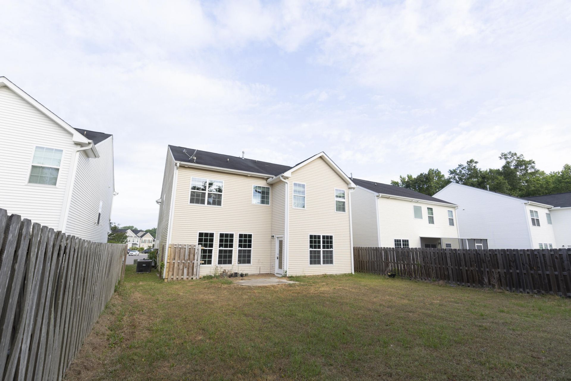 984 Augustine Court Photo 5