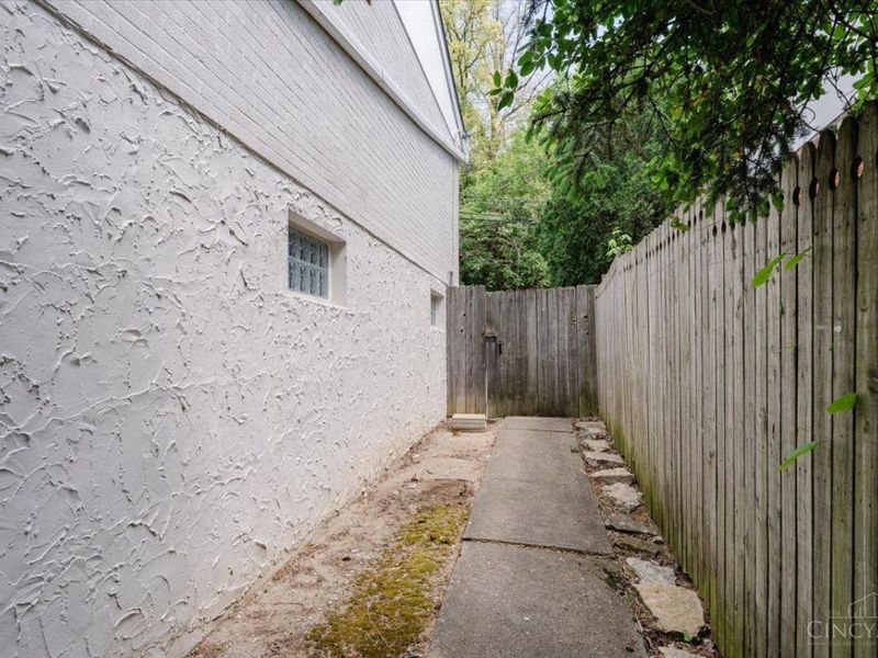 5781 Kennedy Avenue, Cincinnati, OH 45213 Photo 25