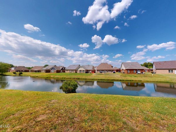 1326 Arbor Lake Drive, Horn Lake, MS 38637