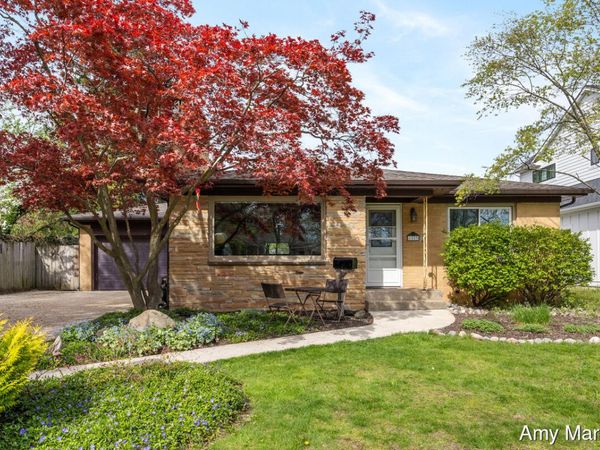 1553 Ridgewood Avenue SE, Grand Rapids, MI 49506