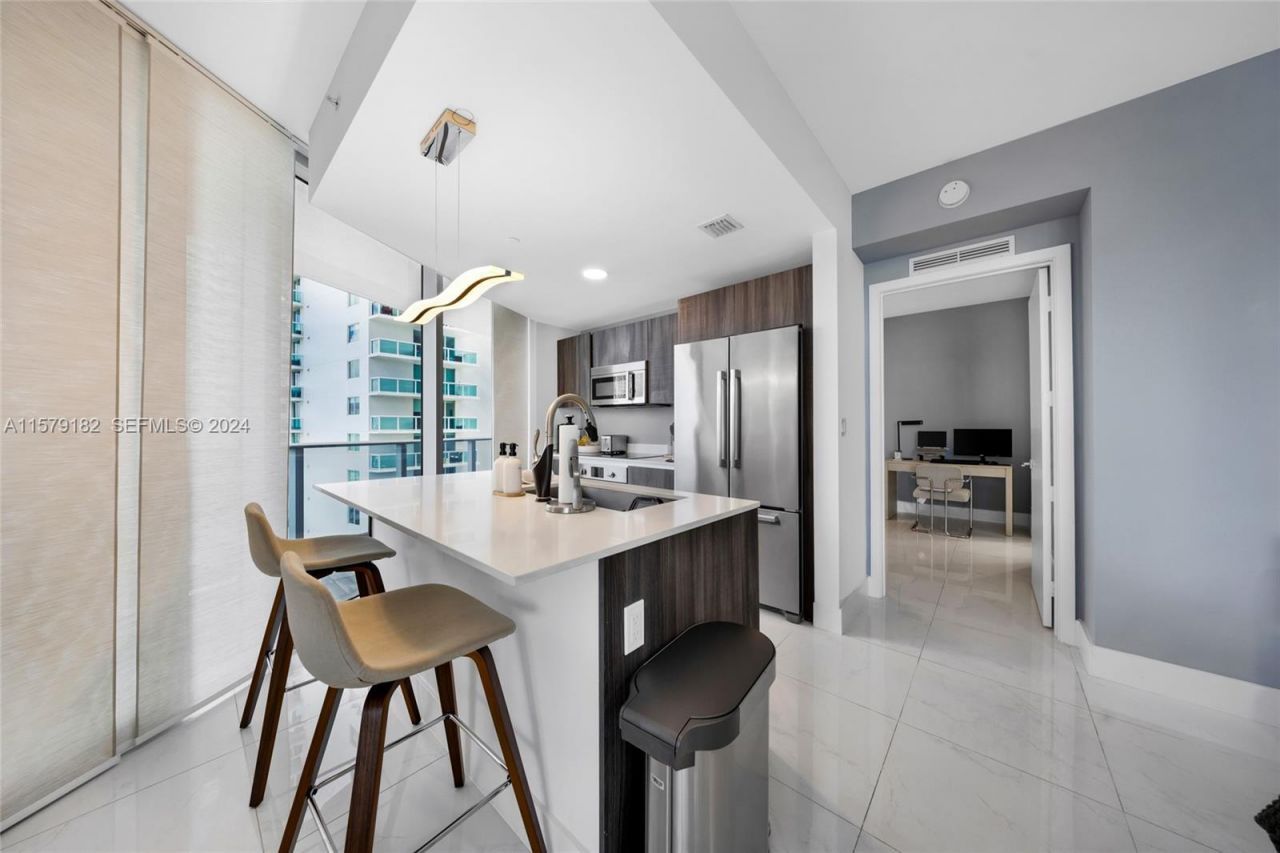 488 NE 18th Street, Unit 1801, Miami, FL 33132 Photo