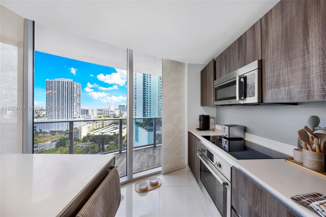 488 NE 18th Street, Unit 1801, Miami, FL 33132 Photo