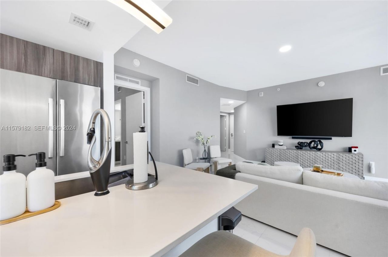 488 NE 18th Street, Unit 1801, Miami, FL 33132 Photo