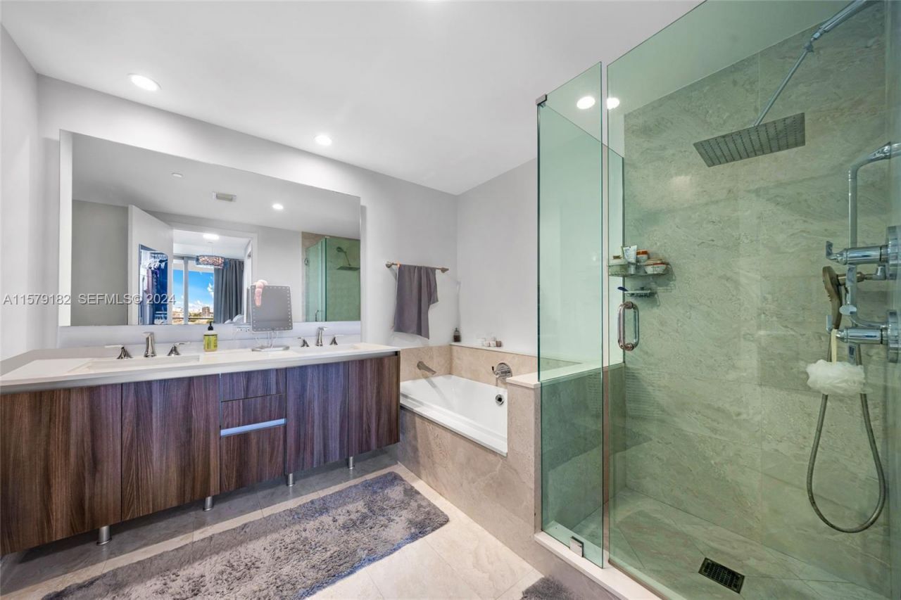 488 NE 18th Street, Unit 1801, Miami, FL 33132 Photo