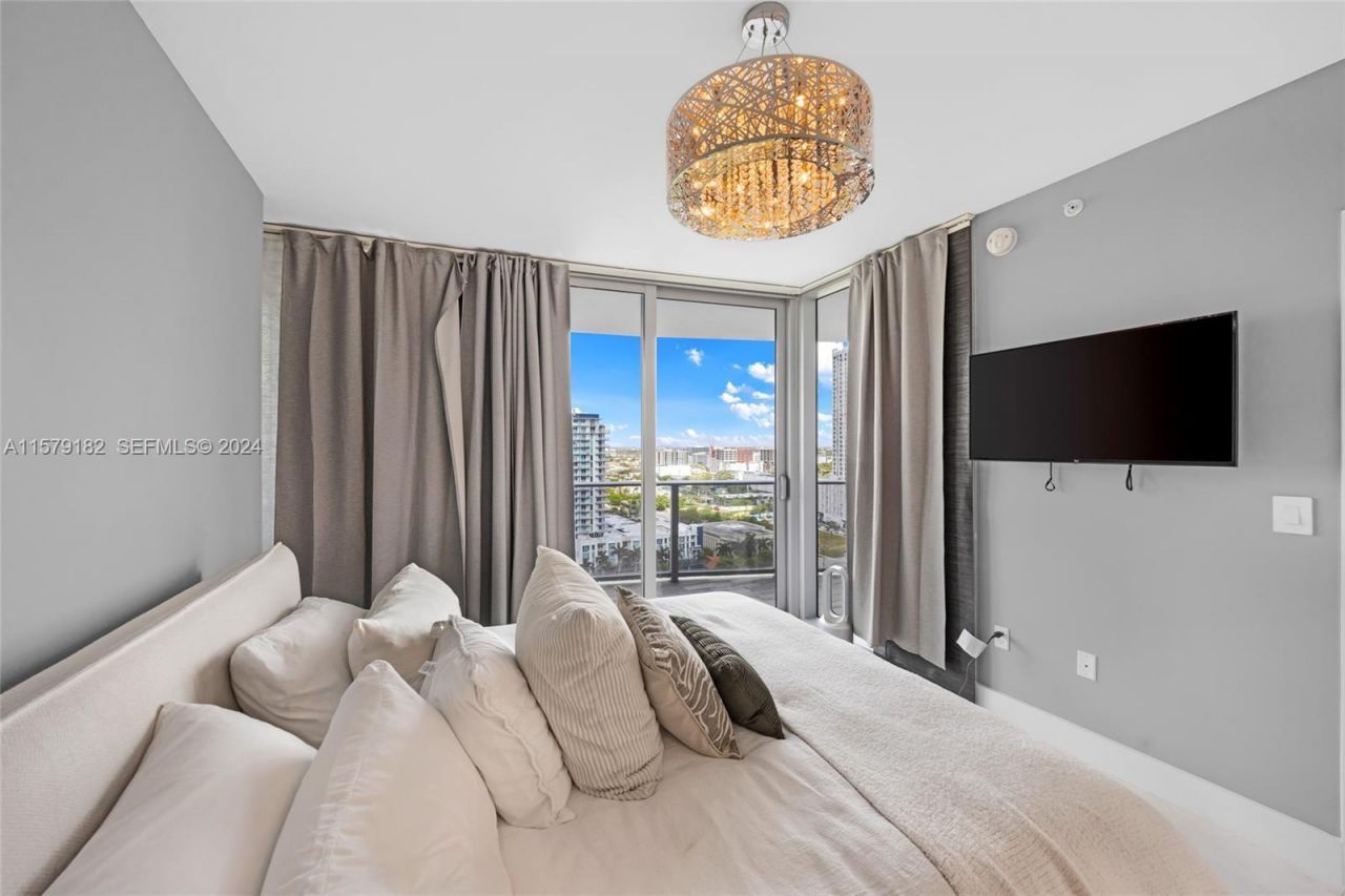 488 NE 18th Street, Unit 1801, Miami, FL 33132 Photo