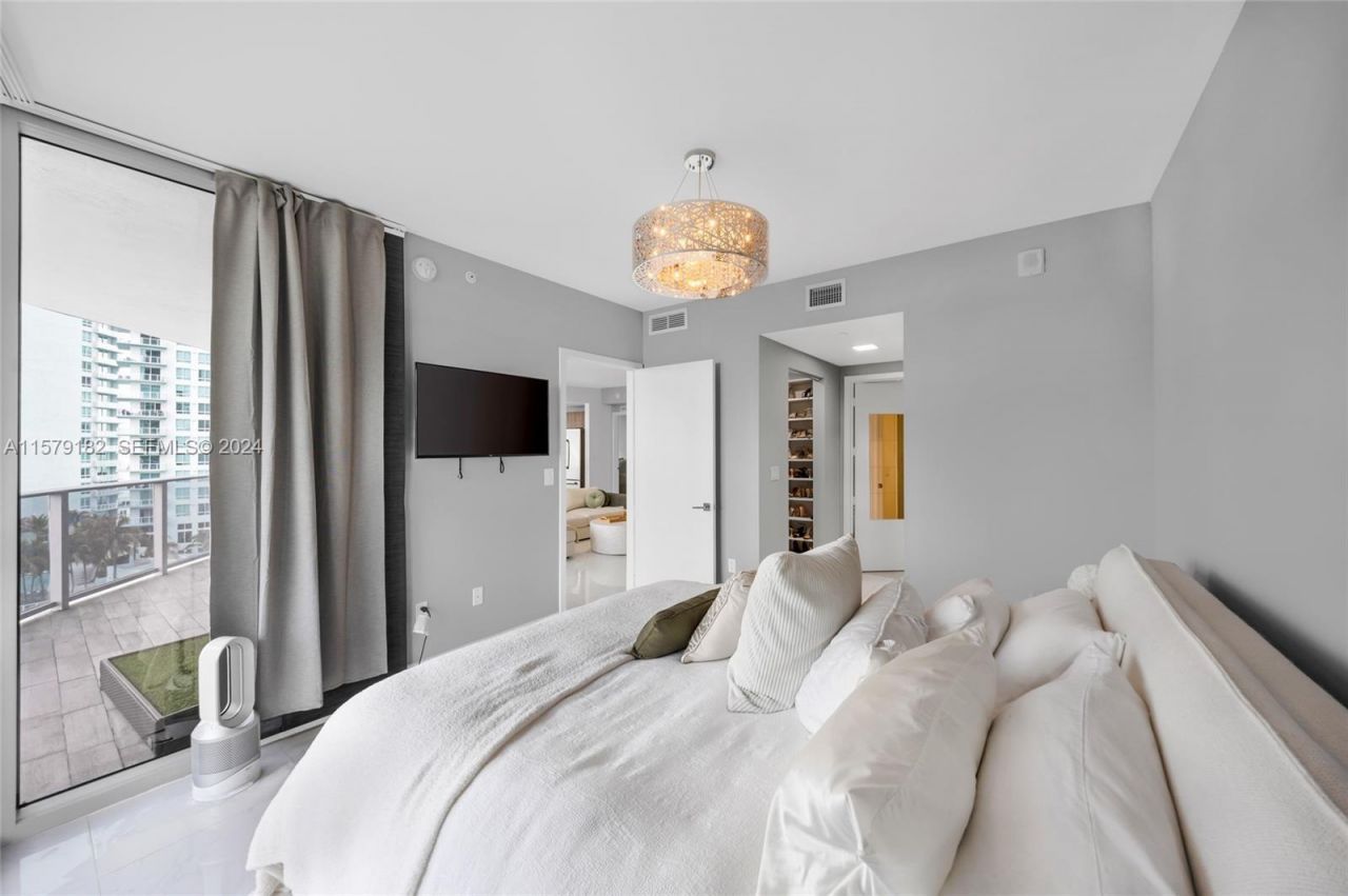 488 NE 18th Street, Unit 1801, Miami, FL 33132 Photo