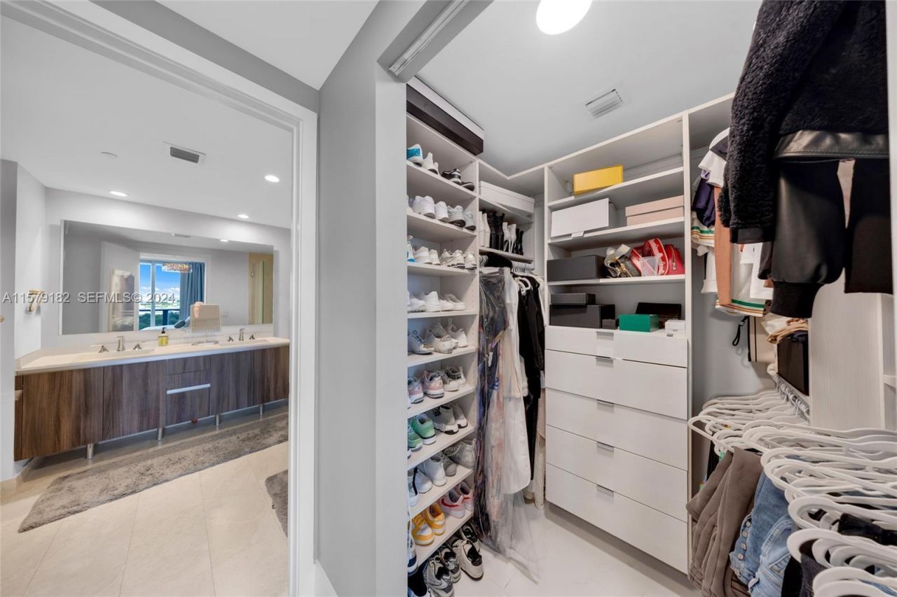 488 NE 18th Street, Unit 1801, Miami, FL 33132 Photo