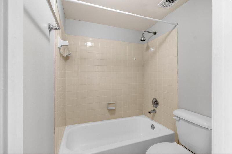 738 Executive Center Drive, Unit 21, West Palm Beach, FL 33401 Photo