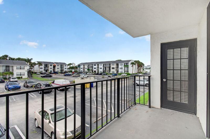 738 Executive Center Drive, Unit 21, West Palm Beach, FL 33401 Photo