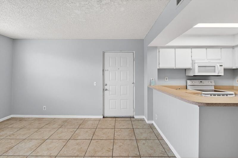 738 Executive Center Drive, Unit 21, West Palm Beach, FL 33401 Photo