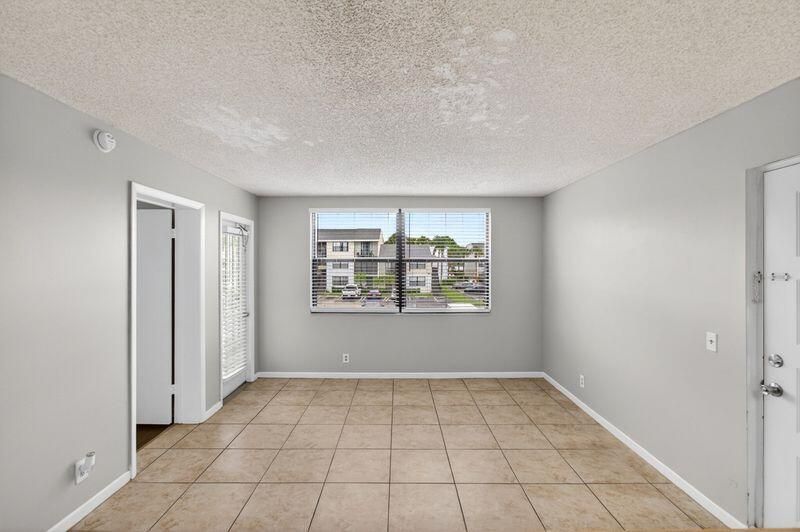 738 Executive Center Drive, Unit 21, West Palm Beach, FL 33401 Photo