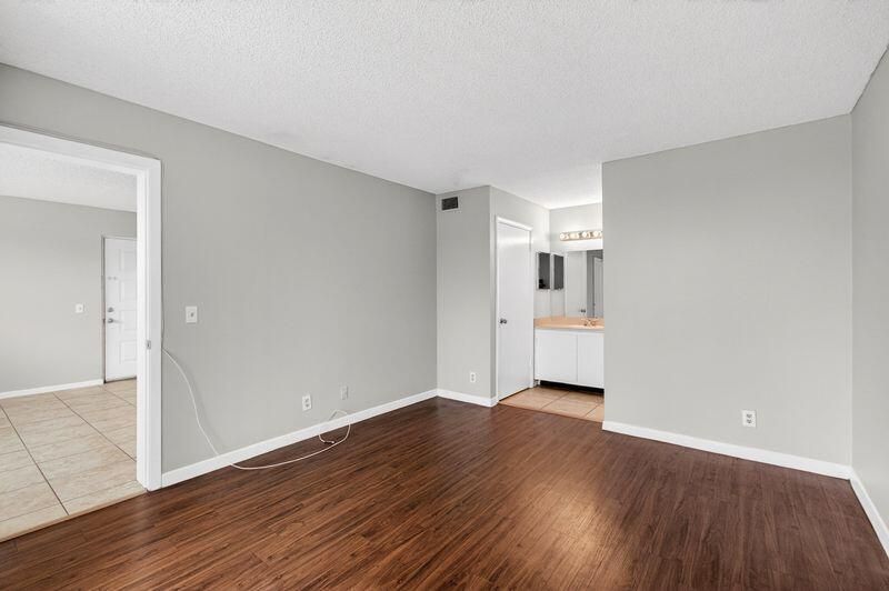 738 Executive Center Drive, Unit 21, West Palm Beach, FL 33401 Photo