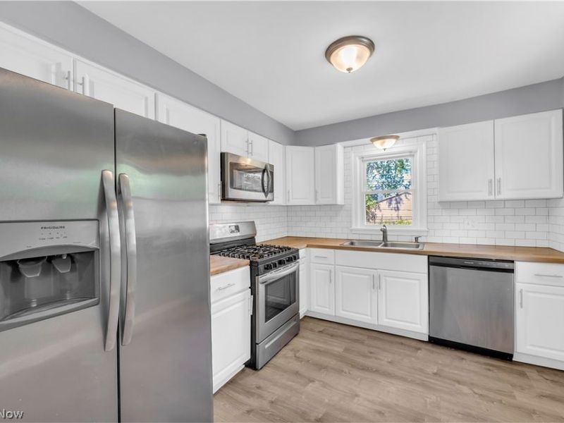 19409 Raymond Street, Maple Heights, OH 44137 Photo 12