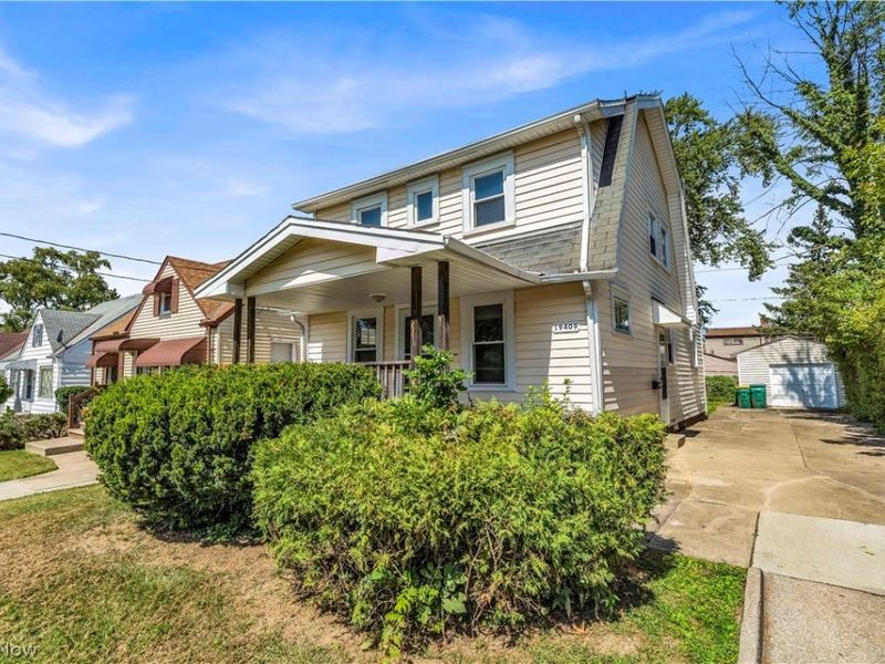 19409 Raymond Street, Maple Heights, OH 44137 Photo 2