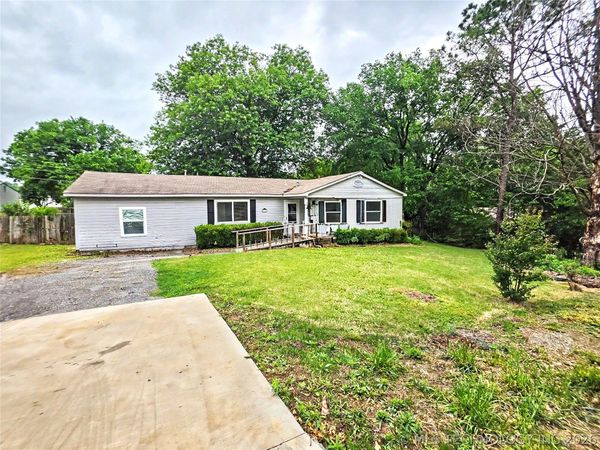 2112 White Avenue , Tahlequah, OK 74464