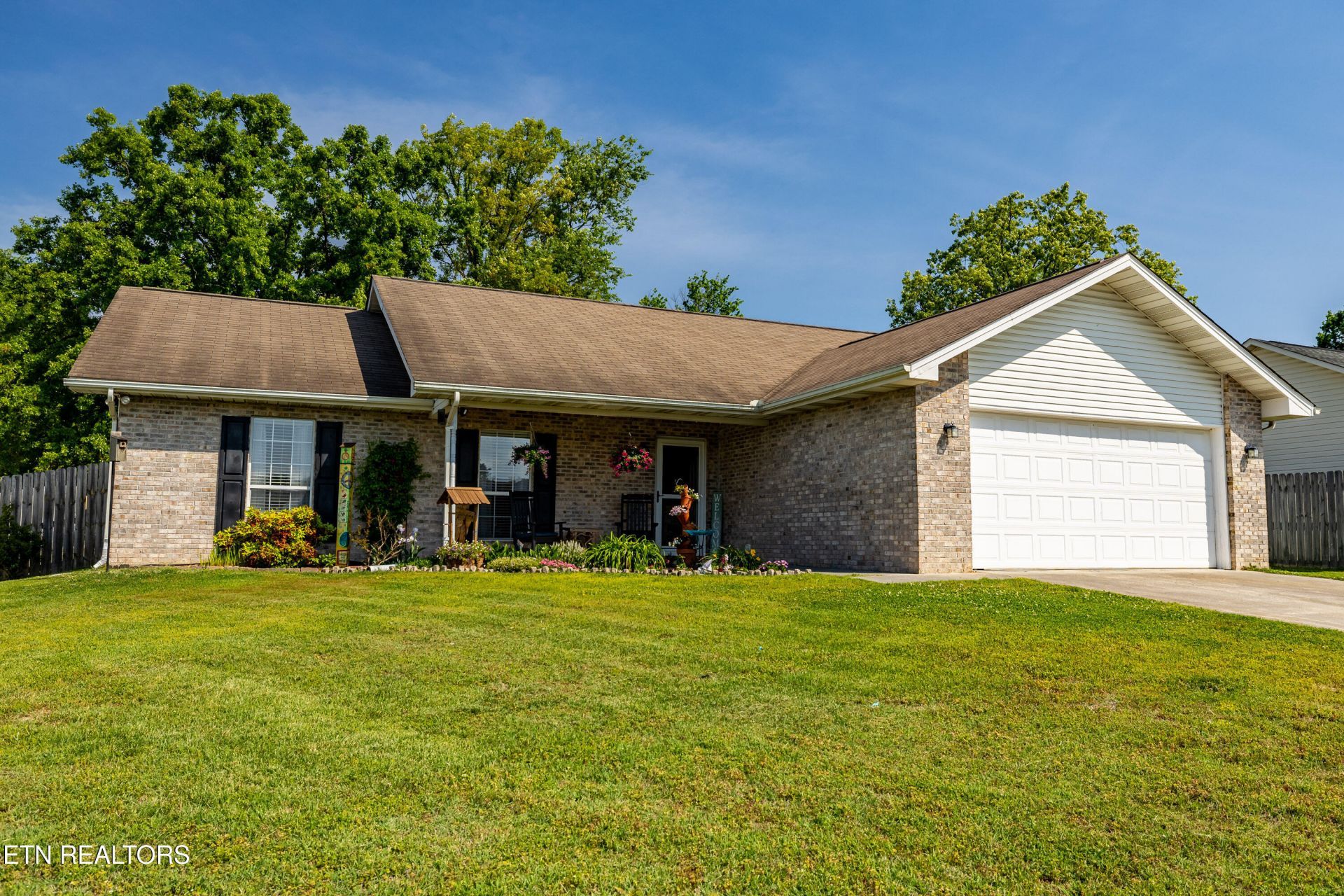 2122 Autumn Oak Circle, Maryville, TN 37801 Main Photo