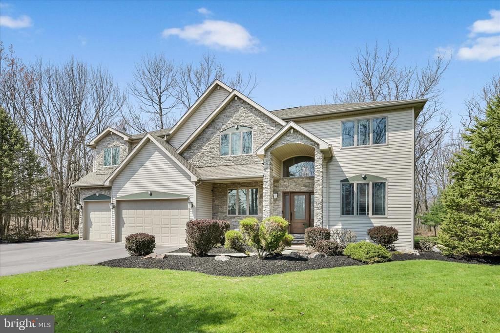 34 GOLFWOOD DRIVE, HAZLETON, PA 18202