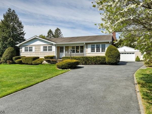 35 Payson Rd, Pequannock, NJ 07440