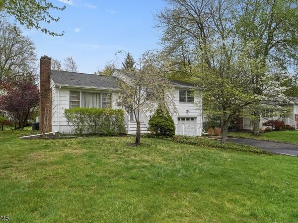 34 BERKSHIRE DRIVE, Berkeley Heights, NJ 07922