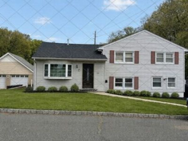 520 Oak St, Kenilworth, NJ 07033