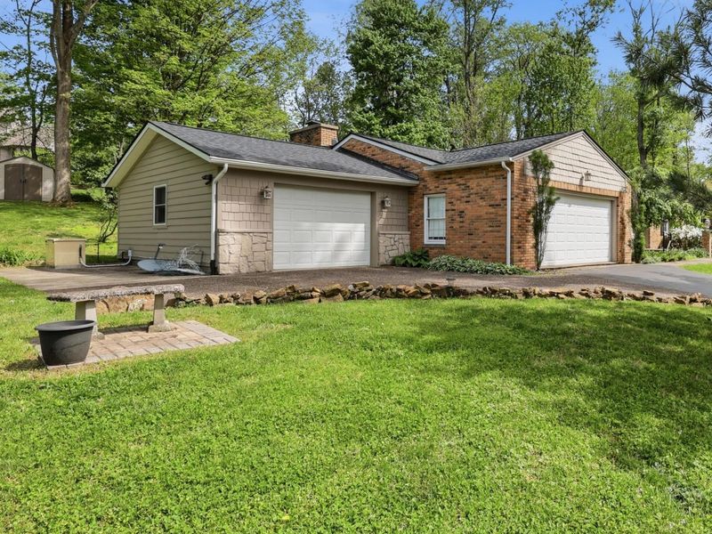 1722 Red Oak Drive NE, Lancaster, OH 43130 Photo 2