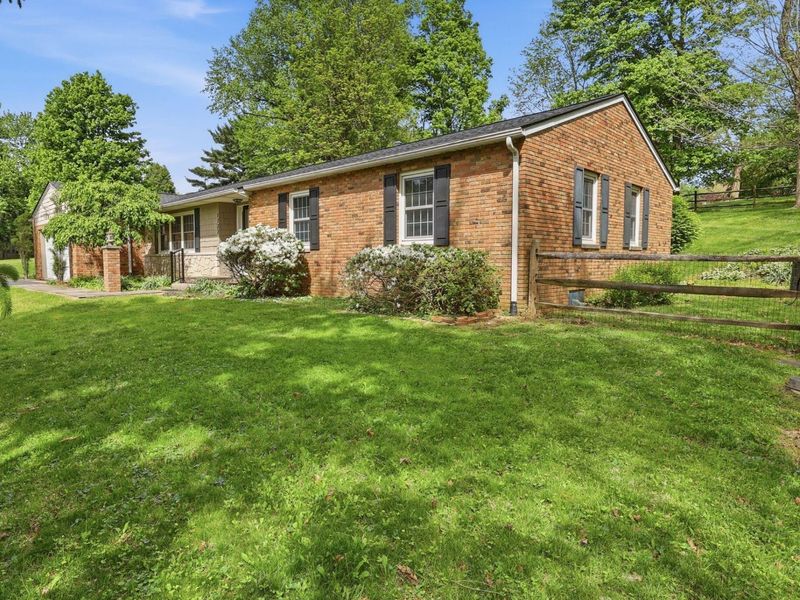 1722 Red Oak Drive NE, Lancaster, OH 43130 Photo 3