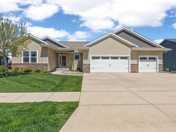 260 Battle Creek Drive, Marion, IA 52302