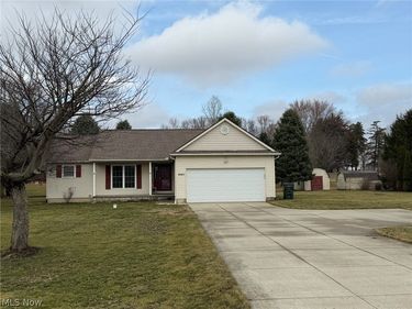 6561 Swamp Street NE, Hartville, OH 44632